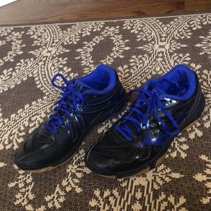 Mizuno athletic shoes